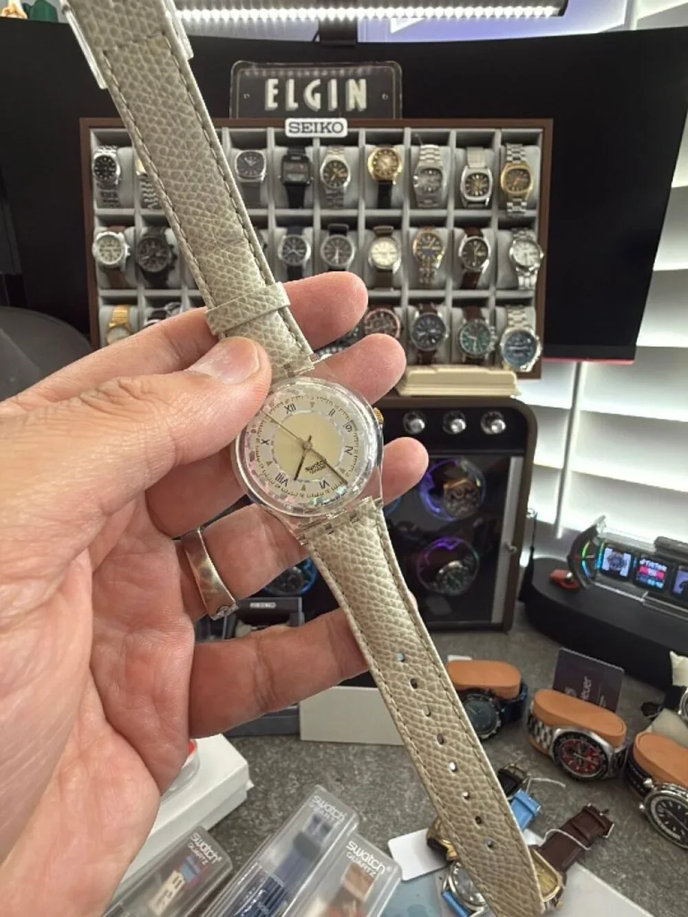 Swatch Feathers GK403 Gent Quartz Watch Cream Leather Strap Vintage